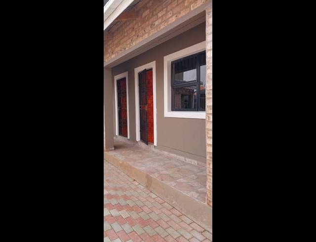 1 BEDROOM PROPERTY TO RENT IN BOKSBURG WEST